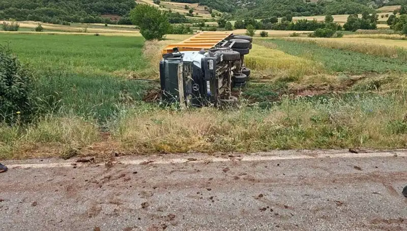 Tokat’ta Devrilen Kamyon Faciası: Şoför Hayatını Kaybetti