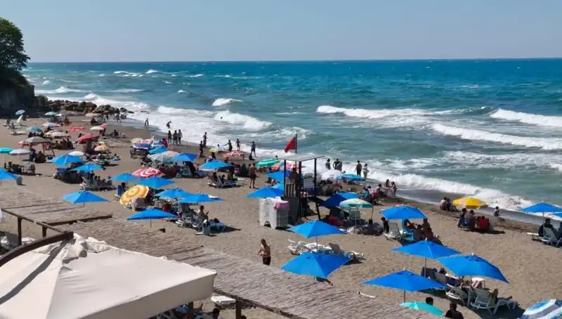 Akçakoca'da Deniz Yasağı: Yaz Sezonunun Sıcak Gelişmesi