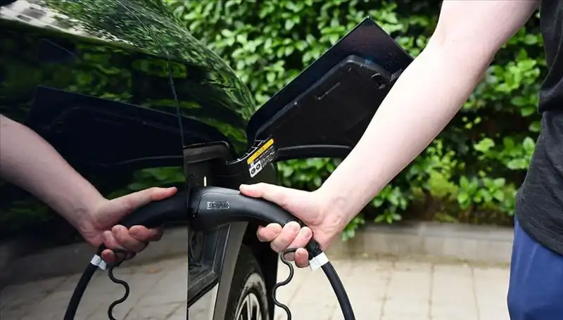 ABD'nin Gümrük Vergilerine Yanıt: İngiltere'den Elektrikli Araç Üreticilerine Destek Hamlesi