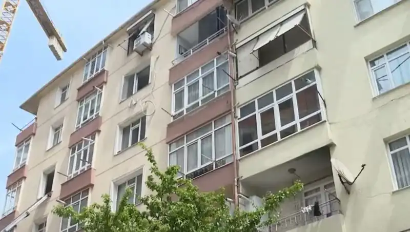 İstanbul’da Kolonları Patlayan Site Tahliye Edildi, Vatandaşlar Ne Yapacak?