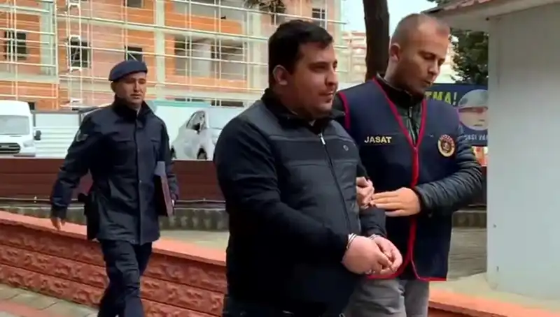 410 Suçtan Aranan Zanlı, Polisi Şaşkına Çevirerek Yakalandı