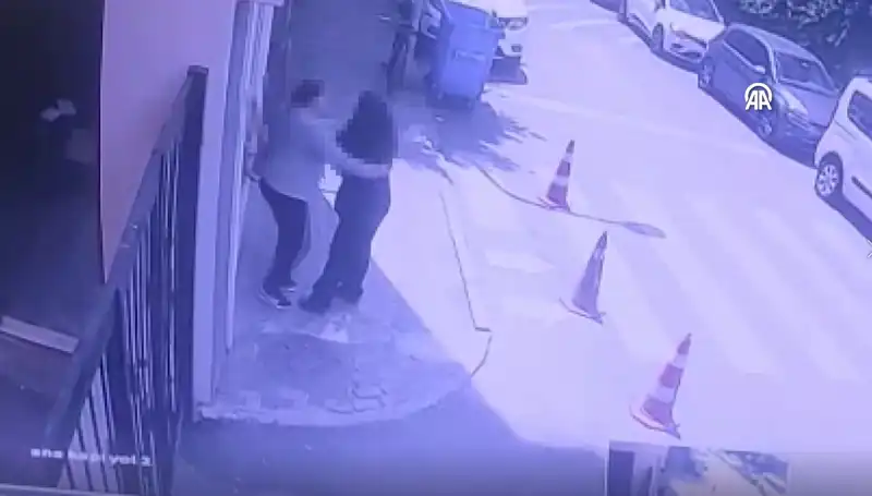 İstanbul'da Lise Tuvaletinde Yaşanan Korkunç Olay Herkesi Şaşkına Çevirdi