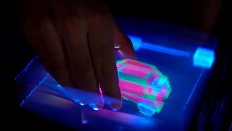 Dünyanın İlk Etkileşimli 3D Hologramı Geliştirildi: Geleceğin Teknolojisi Bugün Burada!