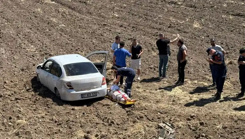 Osmaniye'de Otomobil Tarlaya Uçtu: Sürücü ve İki Yolcu Yaralı