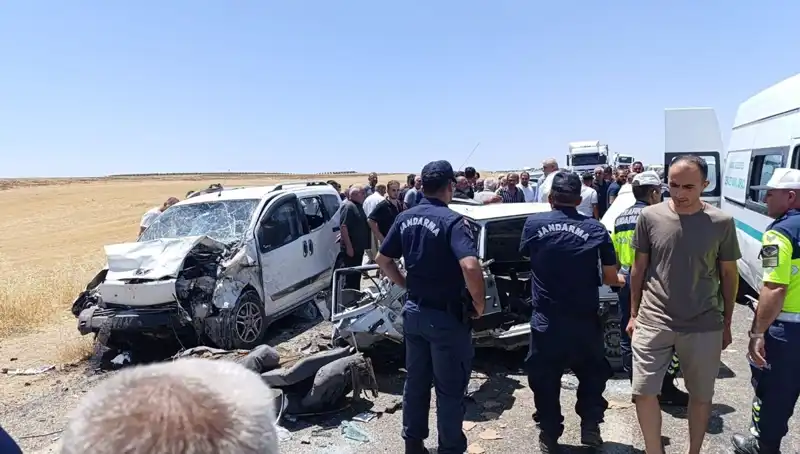 Otomobil ve Hafif Ticari Araç Kaza Yaptı: 4 Can Kaybı, 1 Yaralı