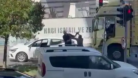 İstanbul Trafiğinde Çekiçli Saldırı: Şok Edici Olayın Ayrıntıları