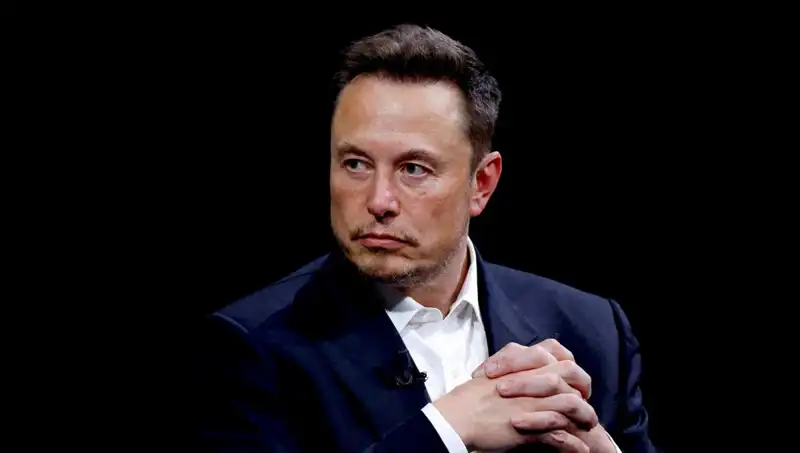 Musk, 2030'da Robotların Cerrahları Geçeceğini Açıkladı!
