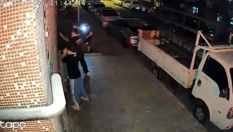 Sokakta Şok Eden Olay: "Abinin Selamı Var" Diyerek Saldırdılar