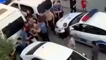 Sosyal Medya Kavgası Sokaklarda Büyüdü: 4 Yaralı, 2'si Polis