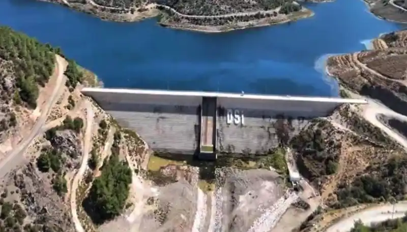 Çeşme'de Uzun Süredir Beklenen Su Kesintileri Sonunda Sona Eriyor