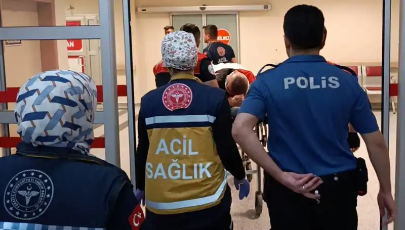 ** Feci Kaza: Polis Ekiplerinin Karıştığı Kazada İki Kişi Yaralandı**