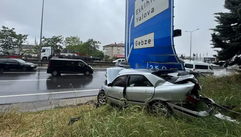 Trafik Levhasına Çarpan Araçta Bir Yaralı: Olayın Ayrıntıları
