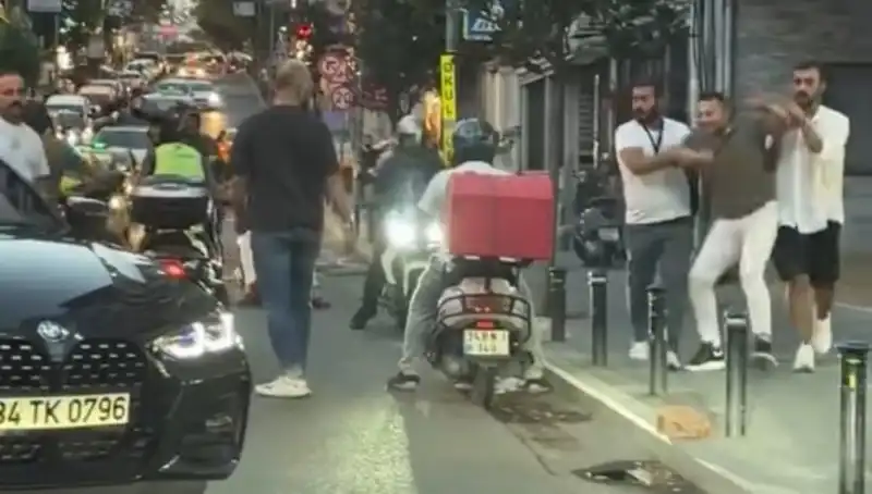 Nişantaşı'nda Yol Verme Kavgası: Sopalı Saldırı Dehşeti