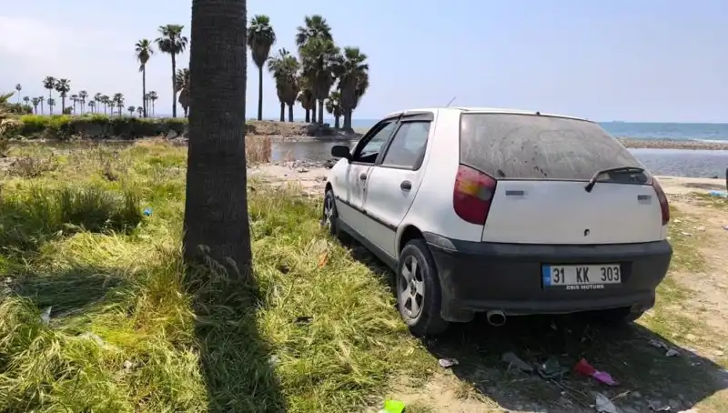İnceleme Altındaki Araçta Başından Vurulmuş Adam Bulundu