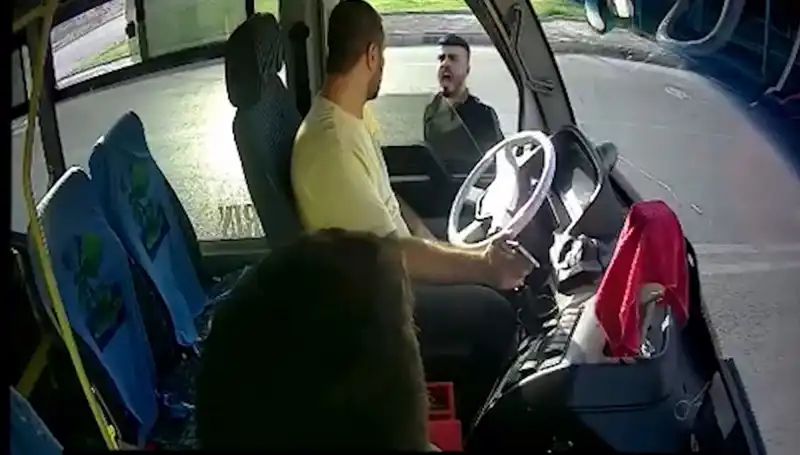 Antalya'da Otobüs Şoförünü Bıçaklayan Zanlı Çareyi Kaçmakta Buldu