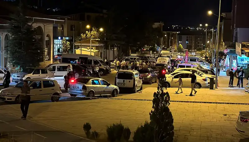 İki Ailenin Harareti Sokakları Sarsarken: 3 Yaralı Var!