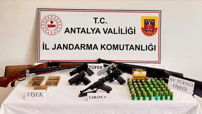 Antalya'da Ruhsatsız Silah Operasyonu: Güvenlik Güçleri Büyük Bir Başarı Elde Etti