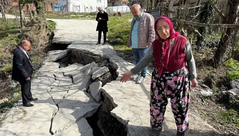 Diken Üstünde Bir Mahalle: Heyelan Sonrası Yol Çöktü, Tedirginlik Arttı