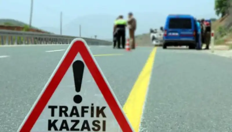 Otomobil ile Kamyon Çarpıştı: Feci Kazada Hayatlarını Kaybedenler ve Yaralılar Var