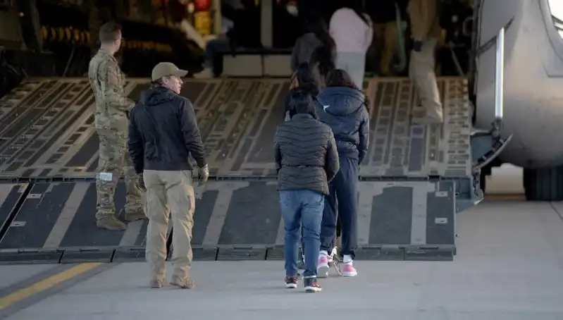 Kosova, ABD'den Sınır Dışı Edilecek Göçmenler İçin Dönüş Yolu Sunuyor