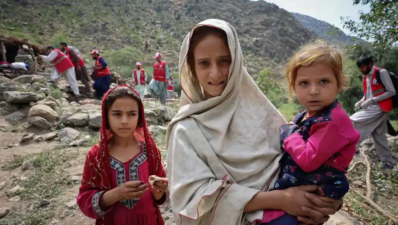 Afganistan'da Uykuda Yakalayan Deprem: 2 Bin Can Kaybı!