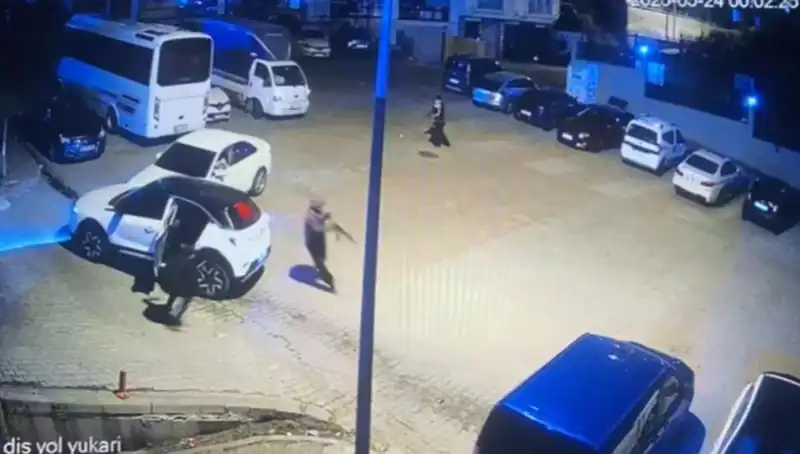 Kağıthane'de Kalaşkinoflu Saldırı: Maskeli Çeteden Kan Donduran Eylem